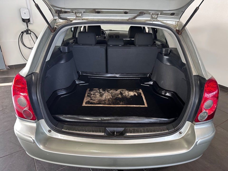 Toyota Avensis 1,8 Sol+ stc. 5d