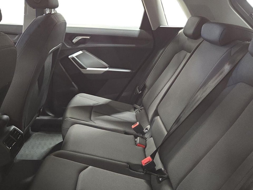 Audi Q3 45 TFSi e Attitude plus S-tr. 5d