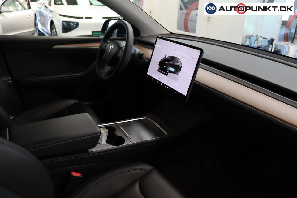 Tesla Model Y Long Range AWD 5d