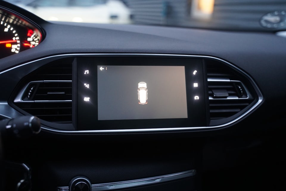 Peugeot 308 1,5 BlueHDi 130 Prestige Sky 5d