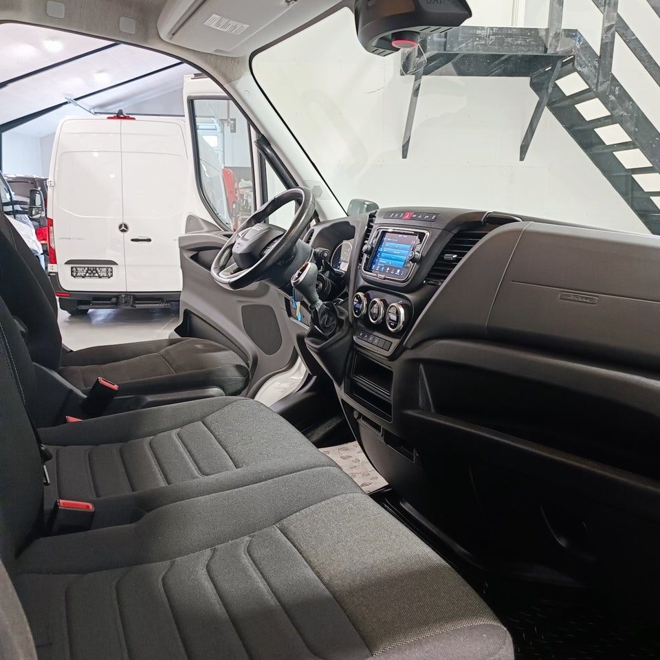 Iveco Daily 2,3 35S16 12m³ Van AG8