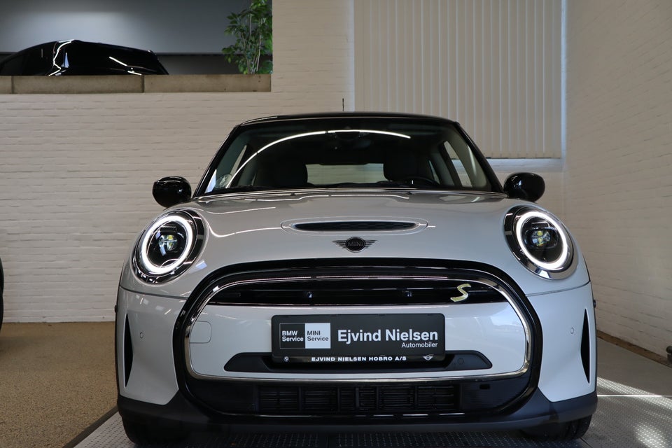 MINI Cooper SE Camden Edition 3d