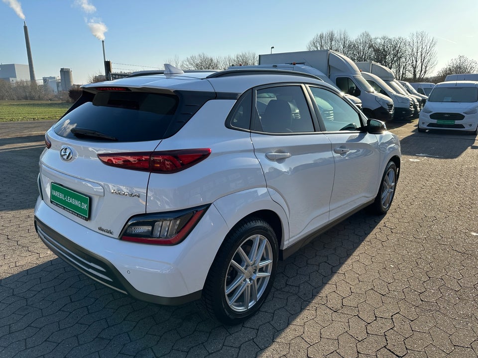 Hyundai Kona 64 EV Essential Van 5d