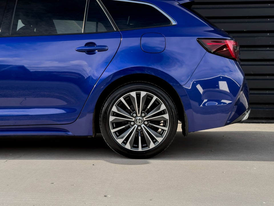 Toyota Corolla 1,8 Hybrid Style Touring Sports e-CVT 5d
