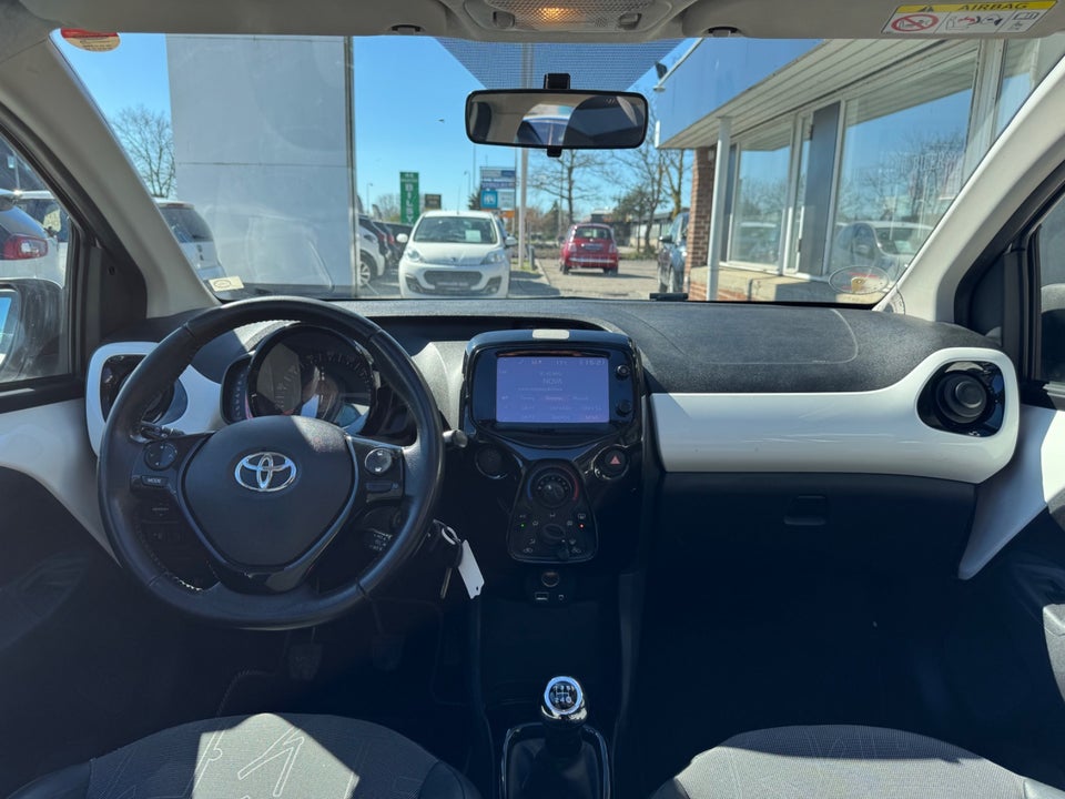 Toyota Aygo 1,0 VVT-i x-wave Sky 5d
