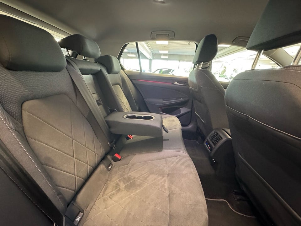 VW Golf VIII 1,4 eHybrid DSG 5d