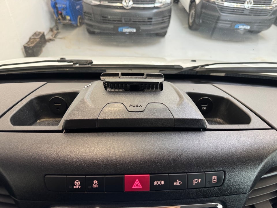 Iveco Daily 2,3 35S16 12m³ Van AG8