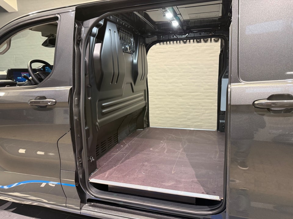 Ford Transit Custom 320L 2,0 EcoBlue Sport aut.