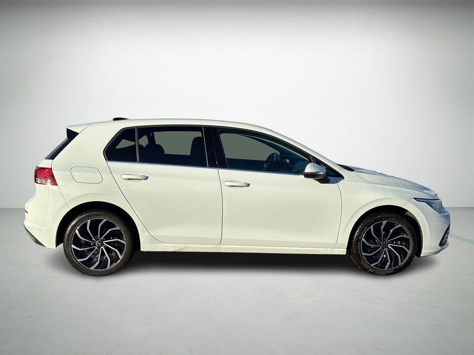 VW Golf VIII 1,4 eHybrid DSG 5d