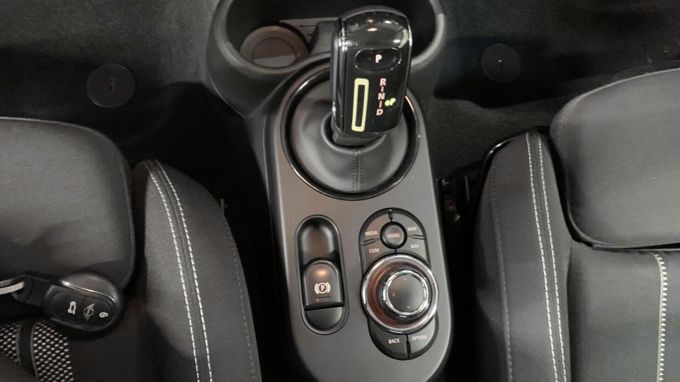 MINI Cooper SE Essential 3d