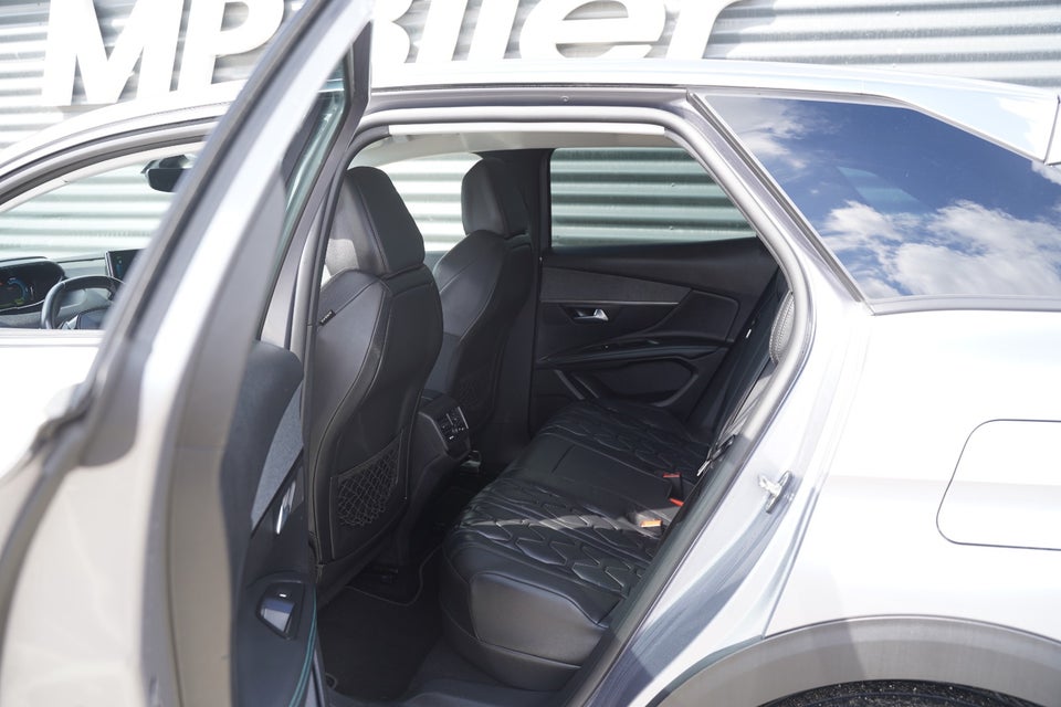 Peugeot 3008 1,6 Hybrid Selection Sport Limited EAT8 5d