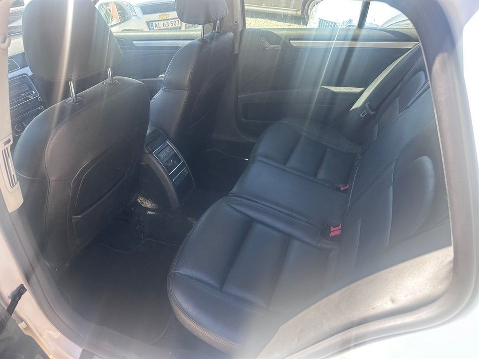 Skoda Superb 2,0 TDi 170 Ambition Combi DSG 5d