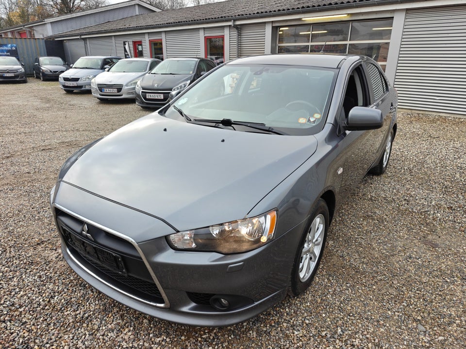 Mitsubishi Lancer 1,6 Invite SportBack 5d