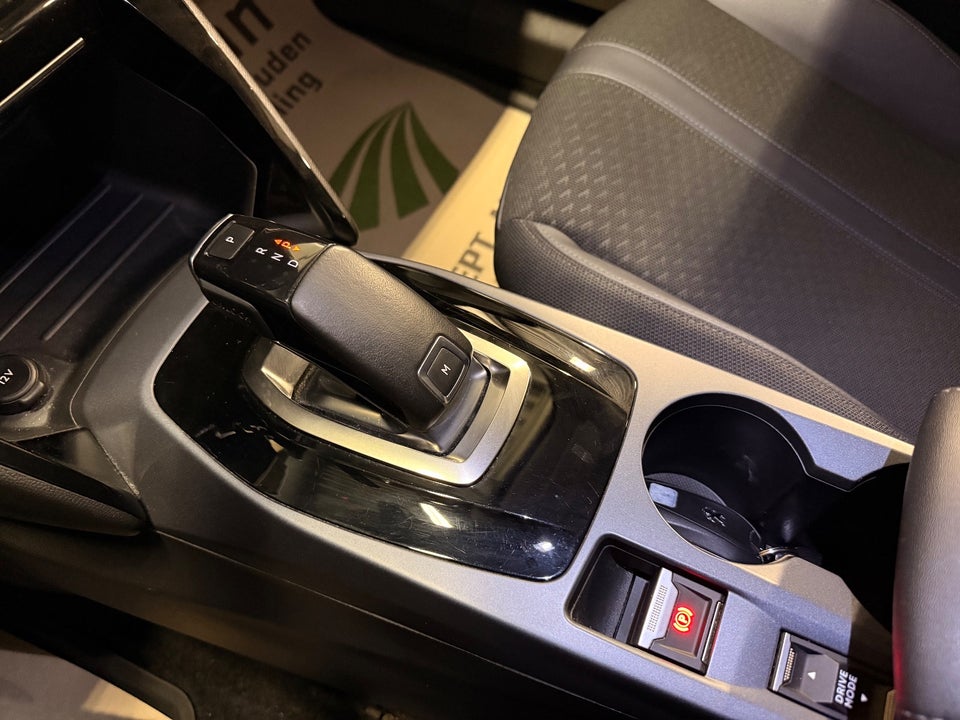 Peugeot 2008 1,5 BlueHDi 130 Allure EAT8 5d