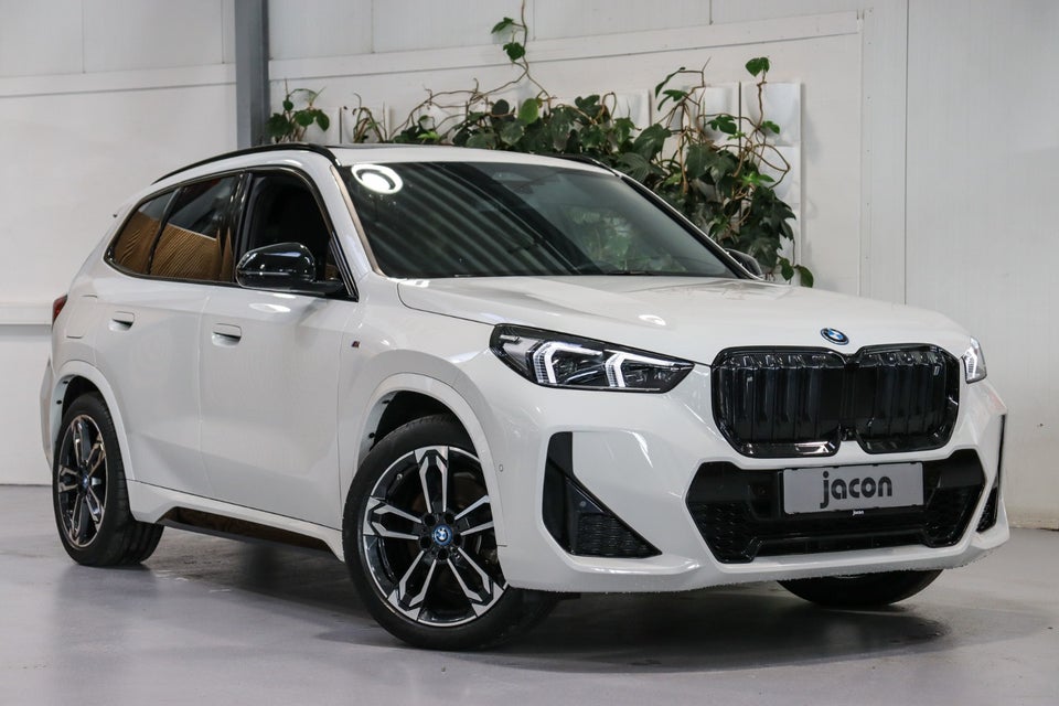 BMW iX1 xDrive30 Fully Charged M-Sport 5d