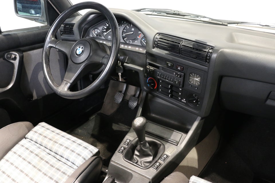 BMW 320i 2,0 Cabriolet 2d