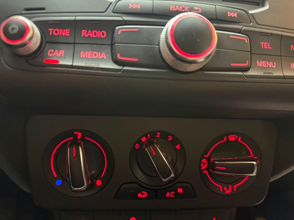 Audi A1 1,6 TDi 90 Attraction Sportback 5d