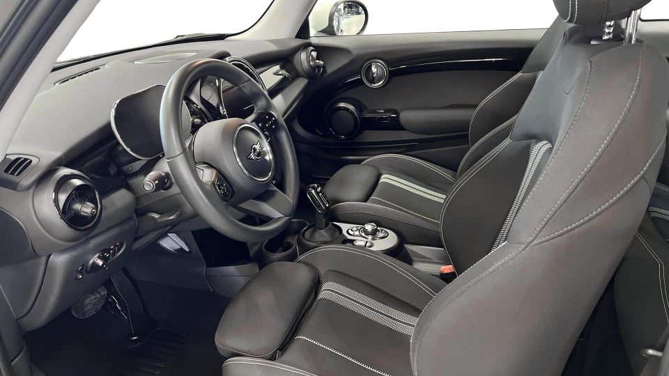 MINI Cooper SE Essential 3d