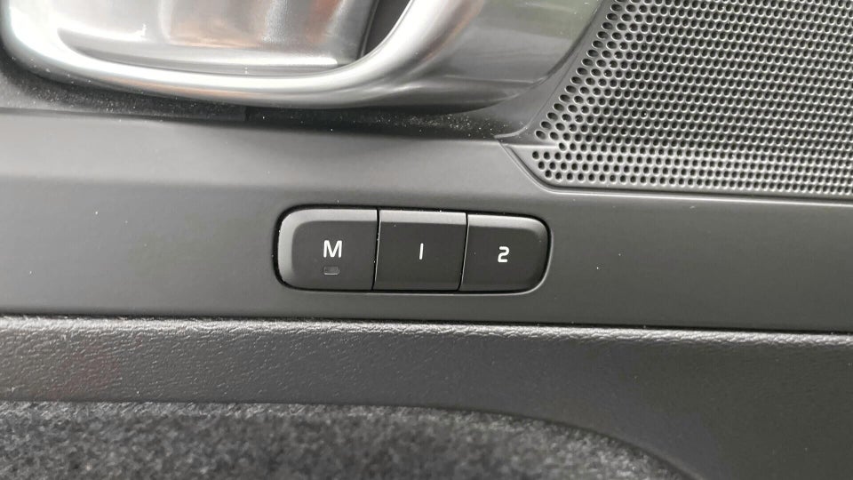 Volvo XC40 ReCharge Extended Range Plus 5d