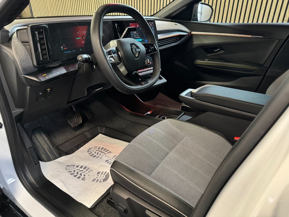 Renault Megane E-Tech 60 Techno 5d