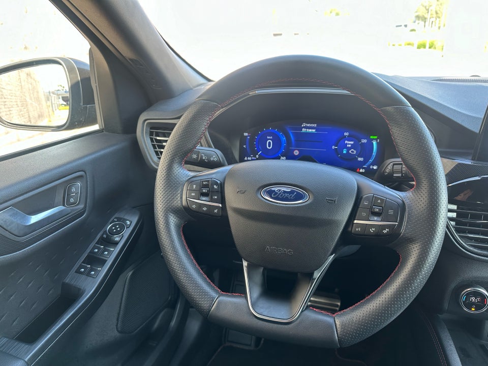 Ford Kuga 2,5 PHEV ST-Line X CVT 5d