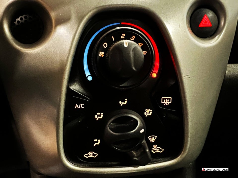 Toyota Aygo 1,0 VVT-i x-press 5d