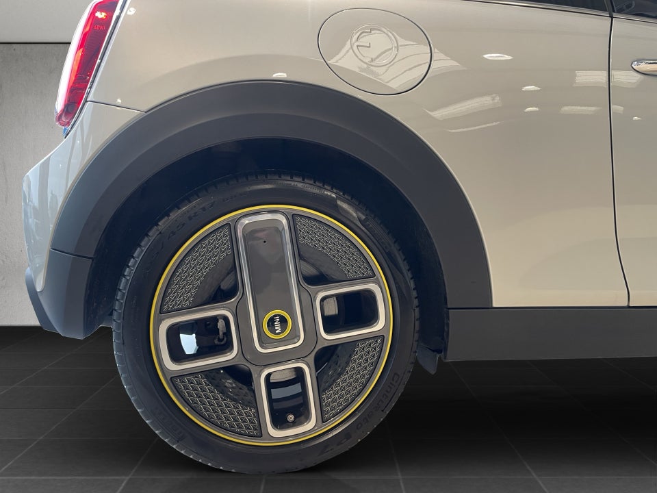 MINI Cooper SE Essential 3d