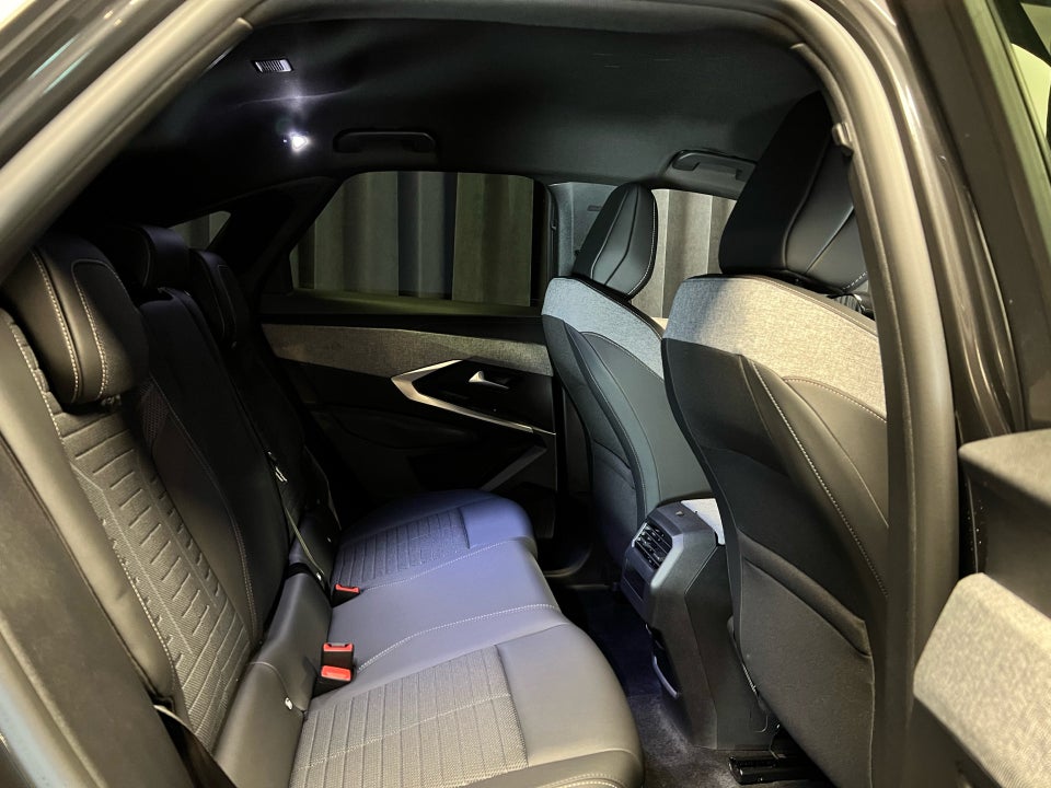 Peugeot e-3008 77 GT 5d