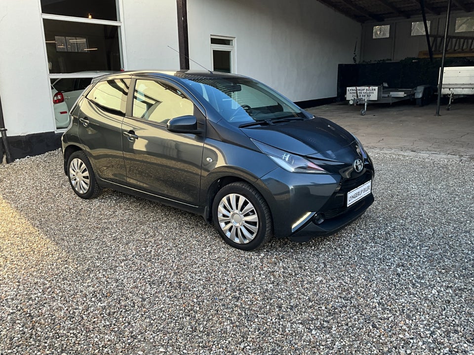 Toyota Aygo 1,0 VVT-i x-play 5d