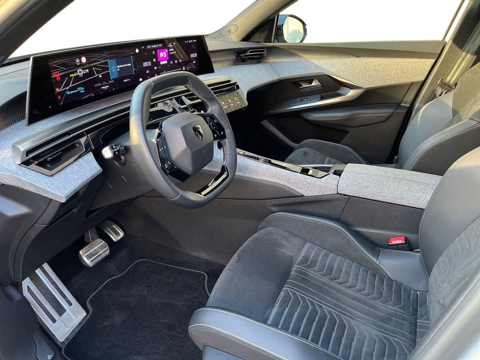 Peugeot e-3008 77 GT 5d