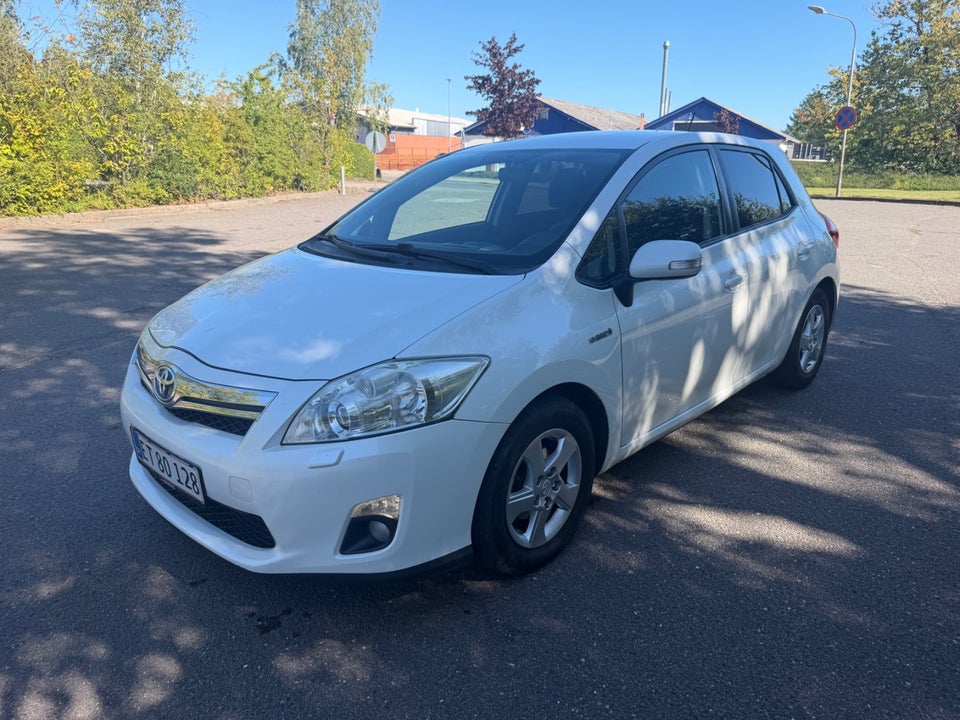 Toyota Auris 1,8 Hybrid 5d