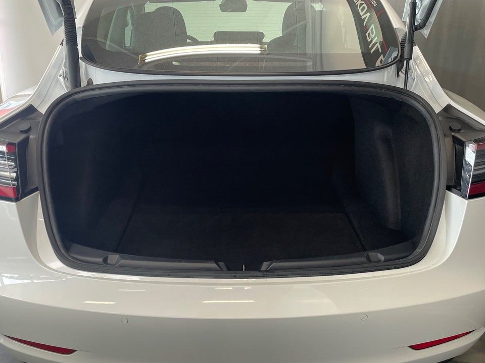 Tesla Model 3 RWD 4d