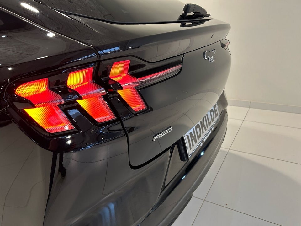 Ford Mustang Mach-E 70 Premium Standard Range AWD 5d