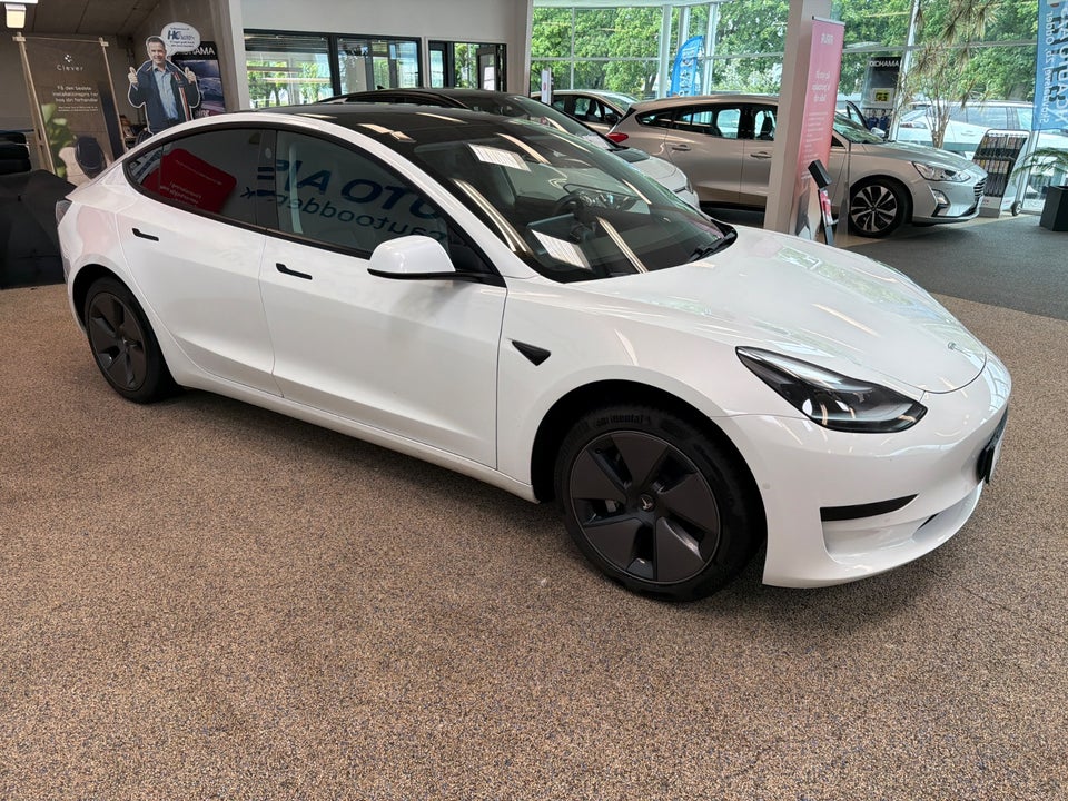 Tesla Model 3 Standard Range+ RWD 4d