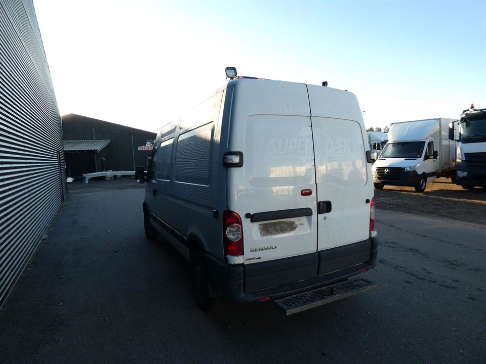 Renault Master T35 2,5 dCi 146 L2H2 4d