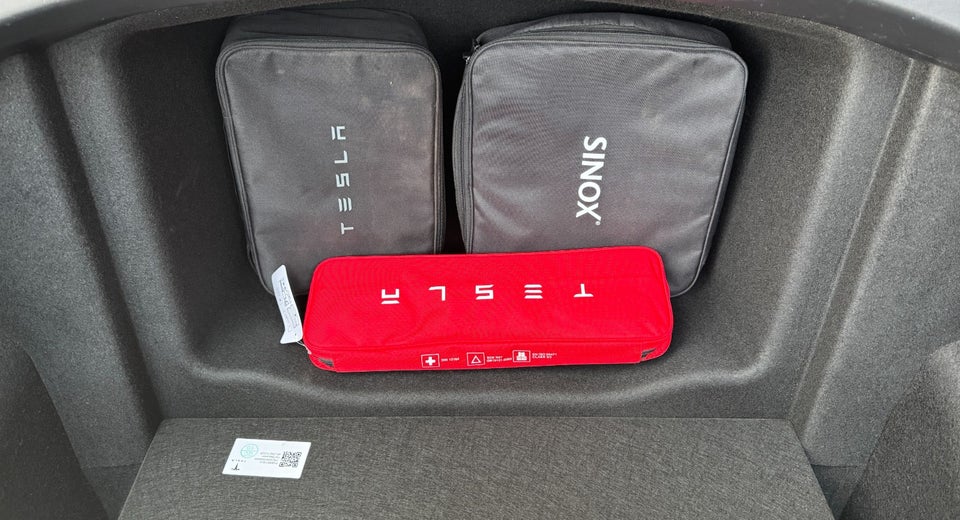 Tesla Model 3 Long Range AWD 4d