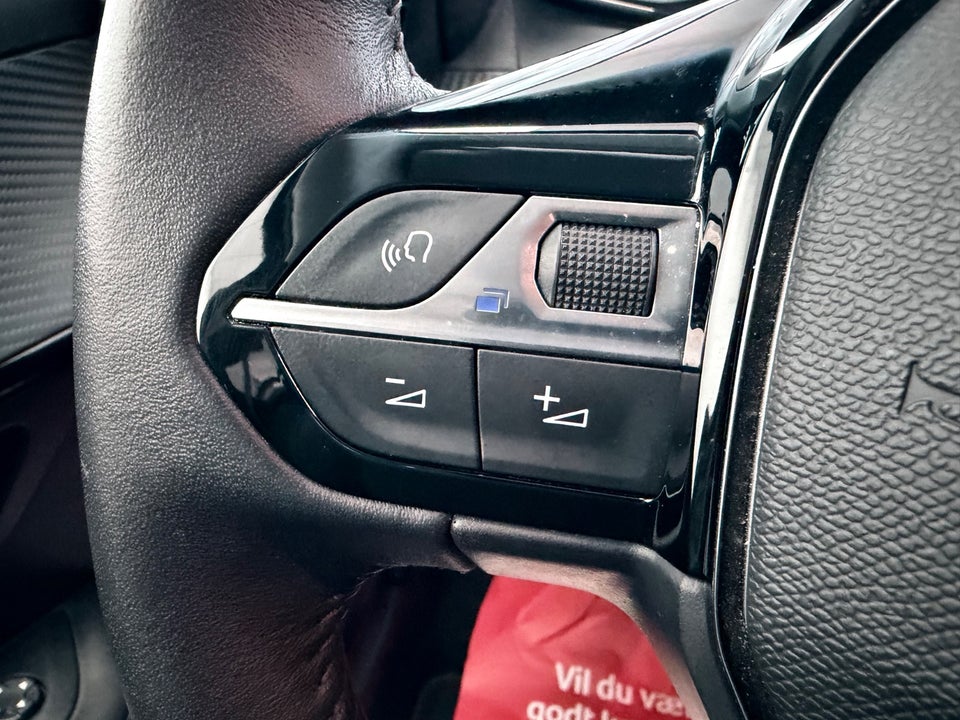 Peugeot 208 1,2 PureTech 100 Allure 5d