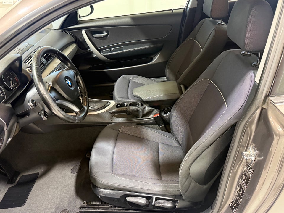 BMW 118d 2,0 Advantage aut. 3d