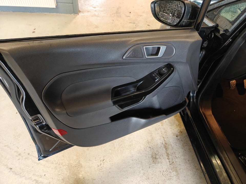 Ford Fiesta 1,6 TDCi 95 Titanium 5d