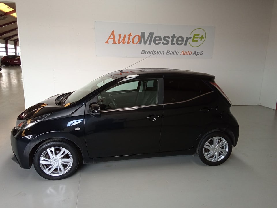 Toyota Aygo 1,0 VVT-i x-black 5d