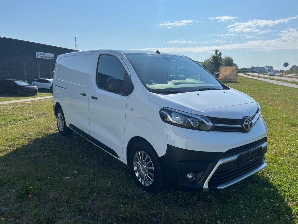 Toyota ProAce 2,0 D 122 Medium Comfort Master aut. 5d