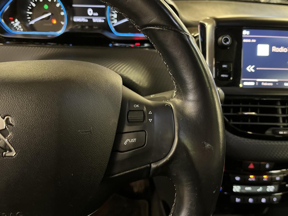 Peugeot 2008 1,2 PureTech 130 Allure Sky 5d