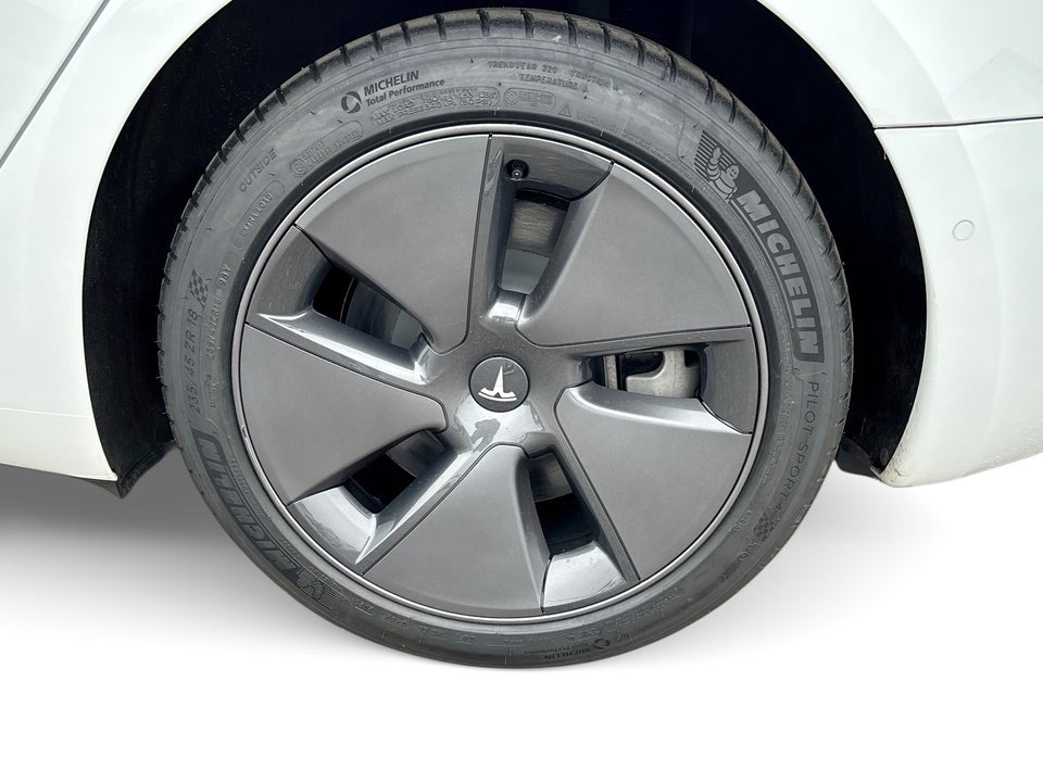 Tesla Model 3 Standard Range+ RWD 4d