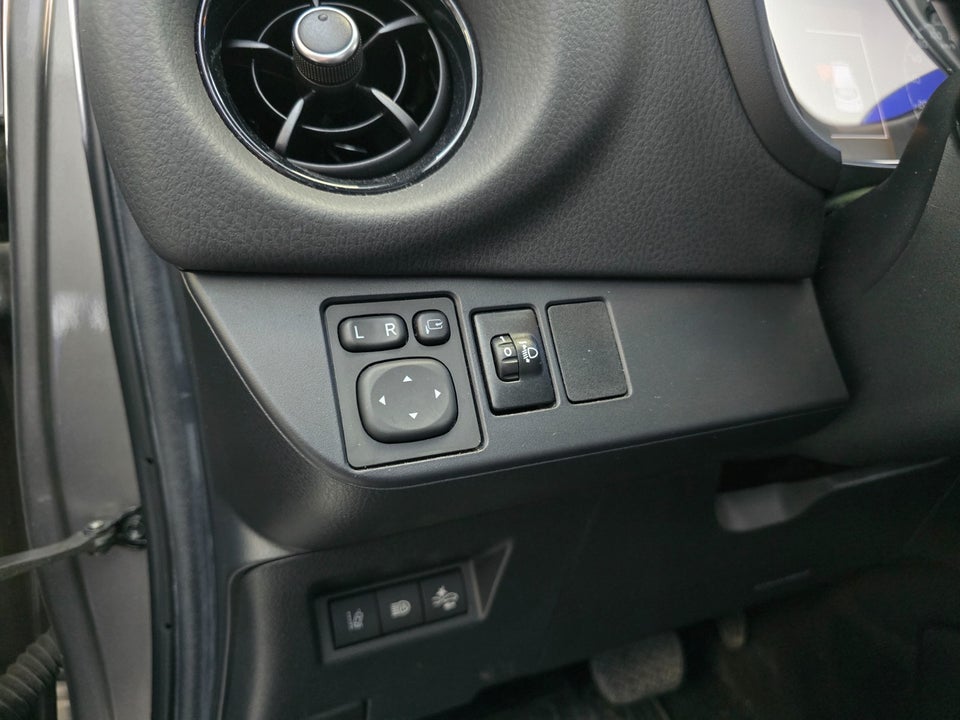 Toyota Yaris 1,5 Hybrid H3 Limited Smart e-CVT 5d