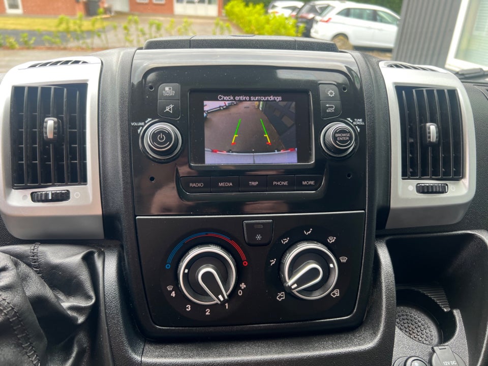 Peugeot Boxer 333 2,2 BlueHDi 165 L2H1 Premium