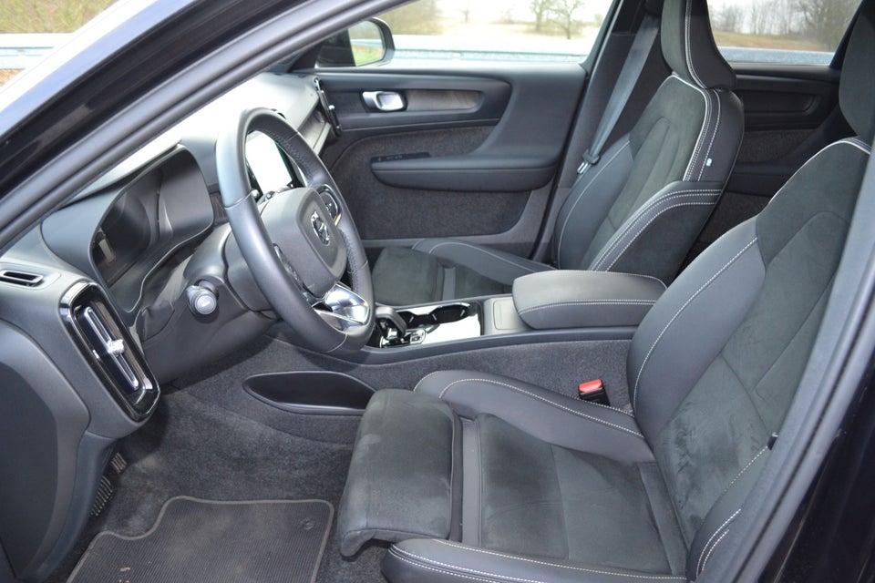 Volvo XC40 ReCharge Extended Range Plus 5d