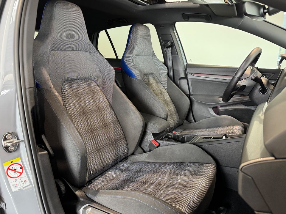 VW Golf VIII 1,4 GTE DSG 5d