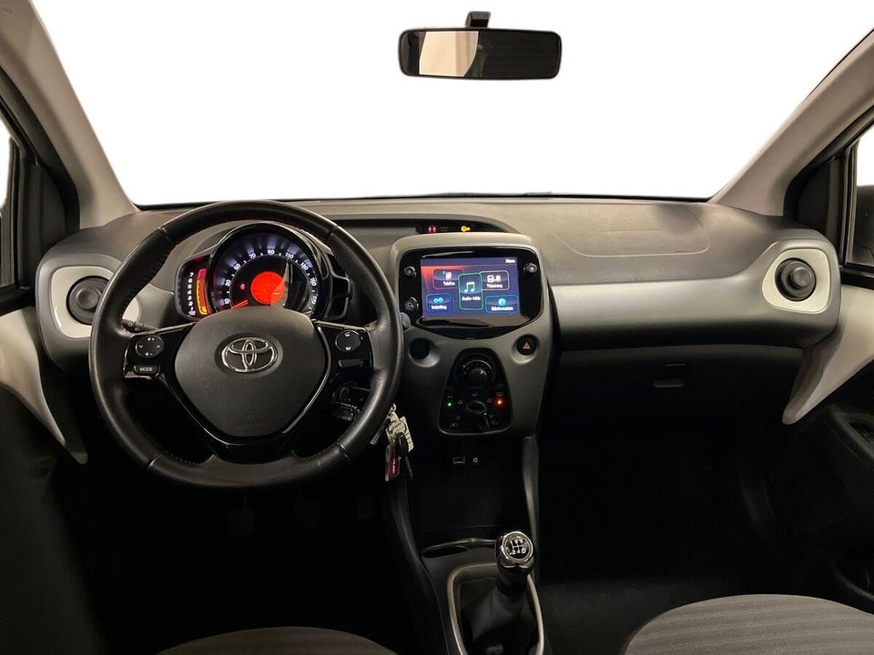 Toyota Aygo 1,0 VVT-i x-plore 5d