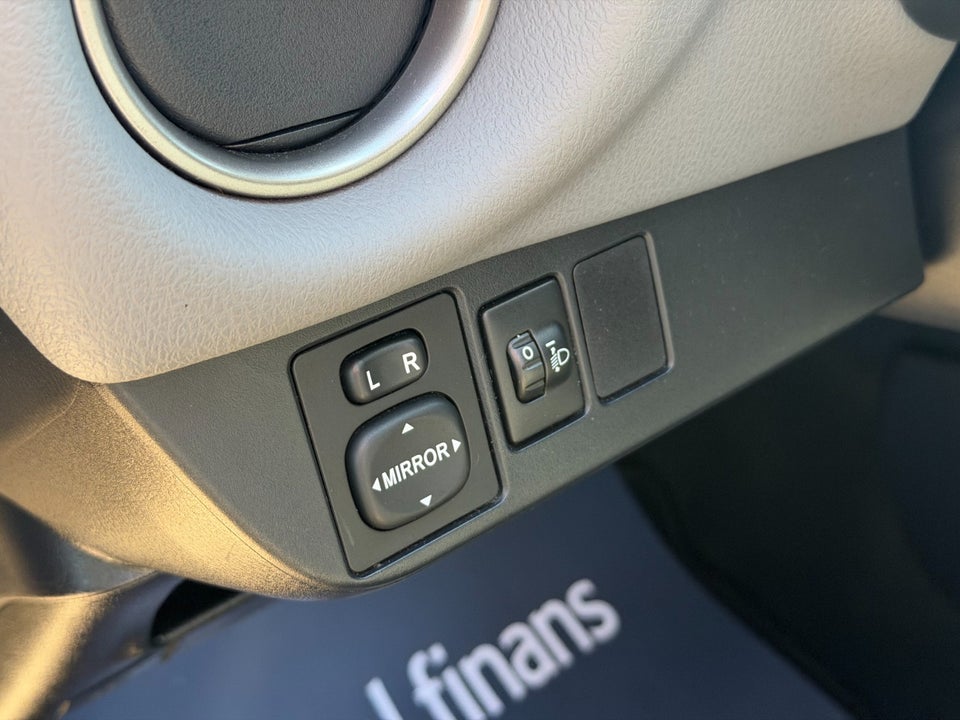 Toyota Yaris 1,0 VVT-i T2 Komfort 5d