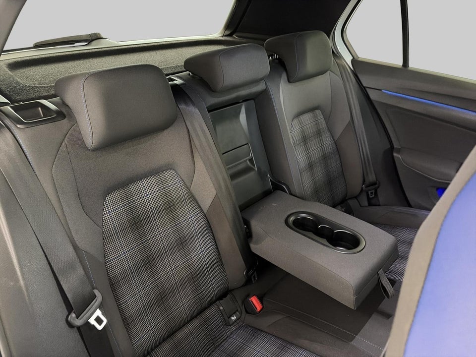VW Golf VIII 1,4 GTE DSG 5d